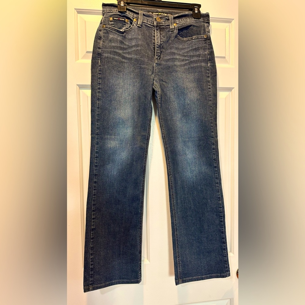 DKNY jeans size 8, stretchy and comfy, boot cut, zippered,30 length.